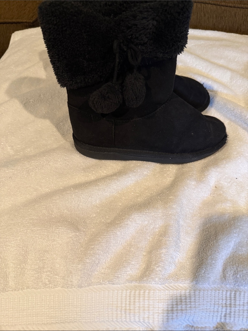 Source Unknown Black Kids Pom-Pom Faux Fur Boots